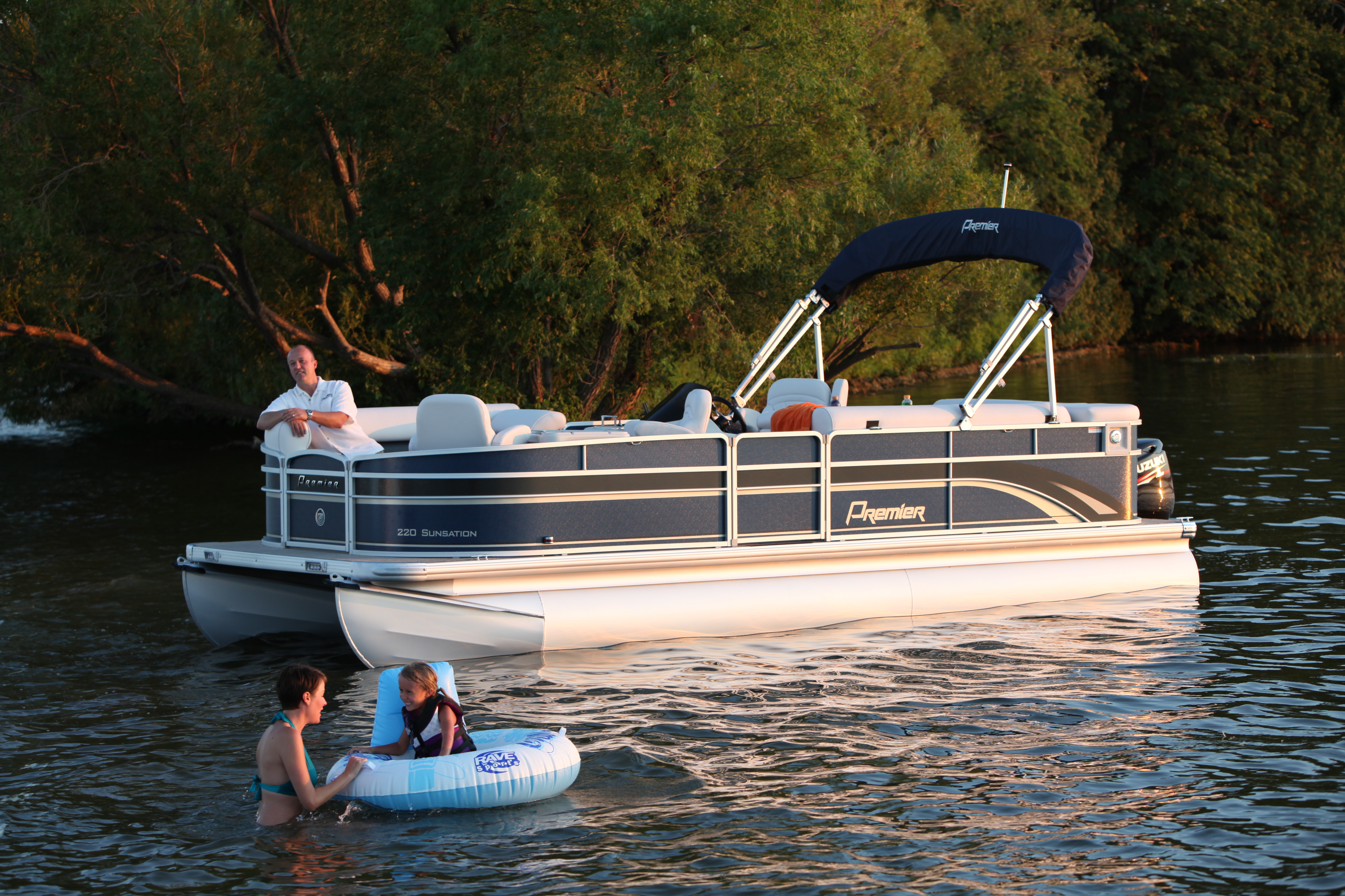 top features to look for in a pontoon boat shipyard marine